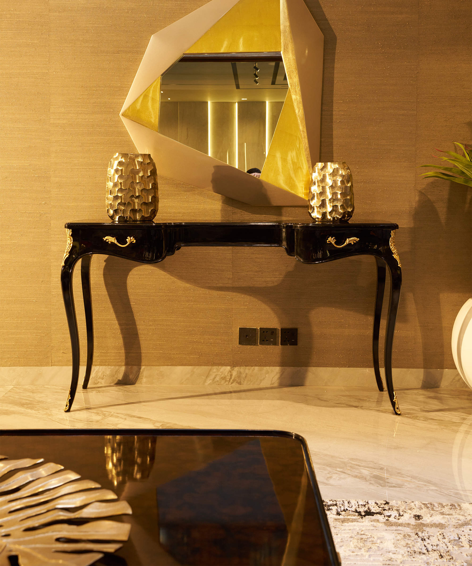 Regal Noir Console