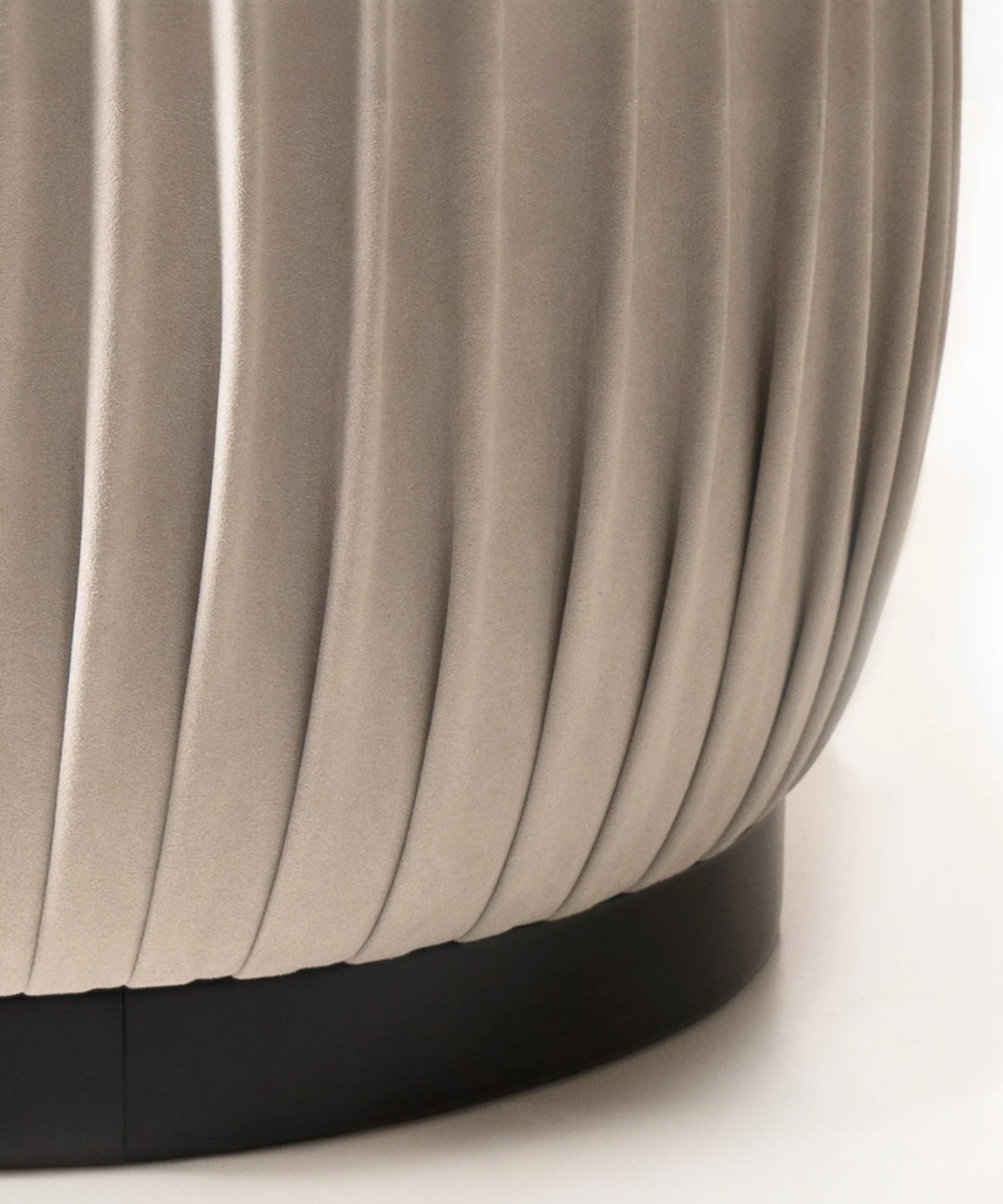 Monochrome Pleat Pouf